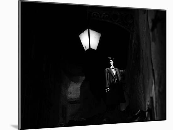 The Third Man, Joseph Cotten, 1949-null-Mounted Photo