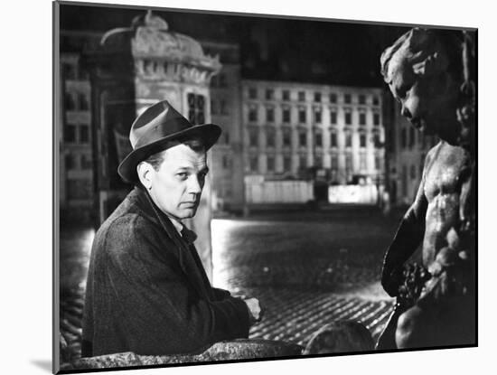 The Third Man, Joseph Cotten, 1949-null-Mounted Photo