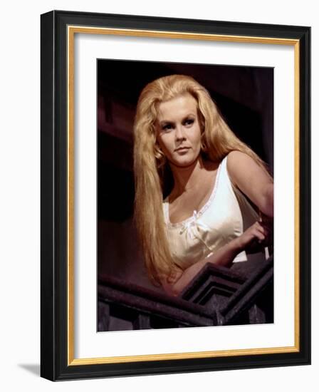 The Train Robbers 1973 Directed by Burt Kennedy Ann-Margret-null-Framed Photo