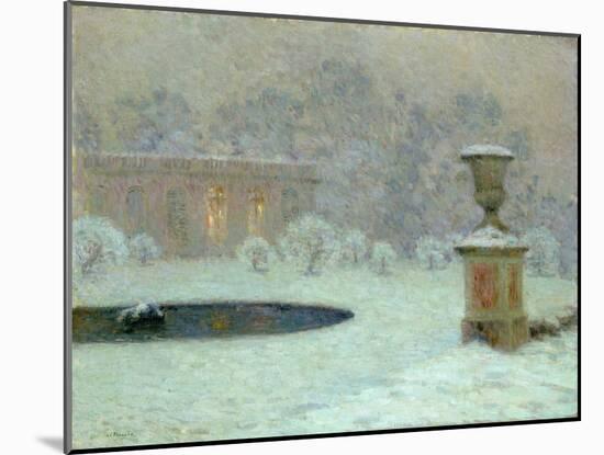 The Trianon Under Snow, c.1905-Henri Eugene Augustin Le Sidaner-Mounted Giclee Print