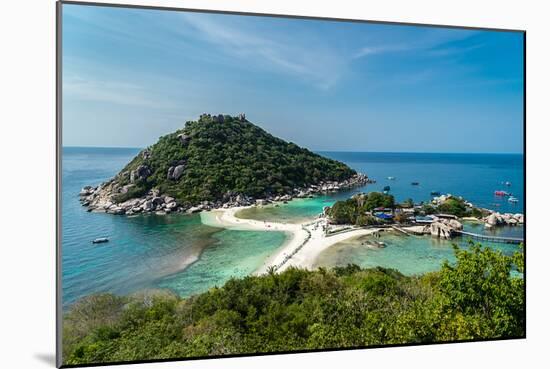 The triple islands of Koh Nang Yuan are connected by shared sandbar, Koh Tao, Thailand-Logan Brown-Mounted Photographic Print