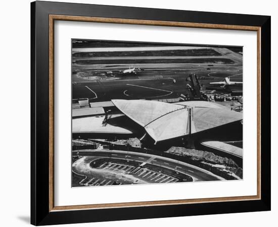 The Twa Terminal, Designed by Eero Saarinen-Dmitri Kessel-Framed Photographic Print