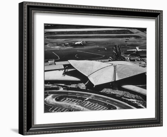 The Twa Terminal, Designed by Eero Saarinen-Dmitri Kessel-Framed Photographic Print