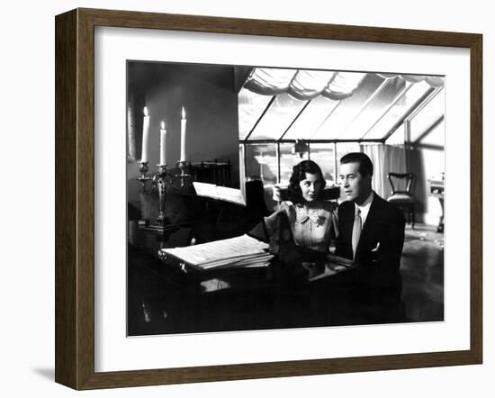 The Uninvited, Gail Russell, Ray Milland, 1944-null-Framed Photo