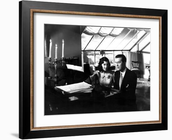 The Uninvited, Gail Russell, Ray Milland, 1944-null-Framed Photo