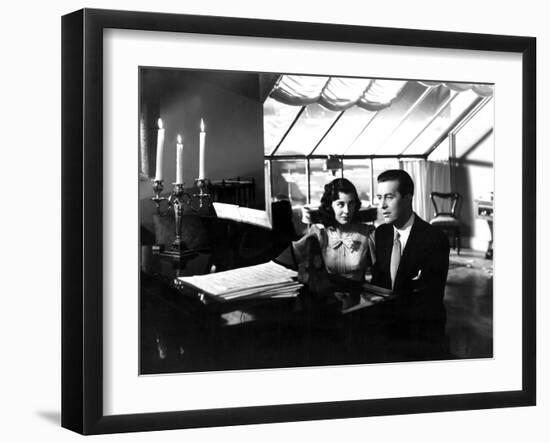 The Uninvited, Gail Russell, Ray Milland, 1944-null-Framed Photo