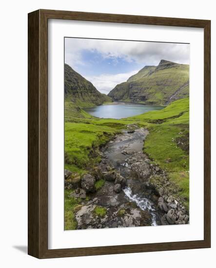 The valley of Saksun. Denmark, Faroe Islands-Martin Zwick-Framed Photographic Print