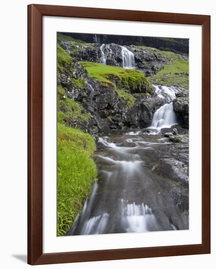 The valley of Saksun. Denmark, Faroe Islands-Martin Zwick-Framed Photographic Print