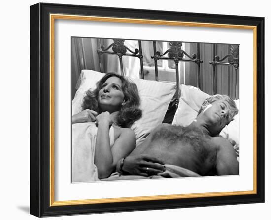 The Way We Were, Barbra Streisand, Robert Redford, 1973-null-Framed Photo