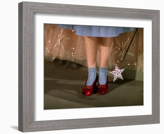 The Wizard of Oz, Judy Garland, 1939-null-Framed Premium Photographic Print