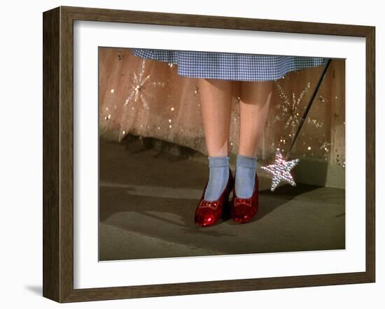 The Wizard of Oz, Judy Garland, 1939-null-Framed Premium Photographic Print