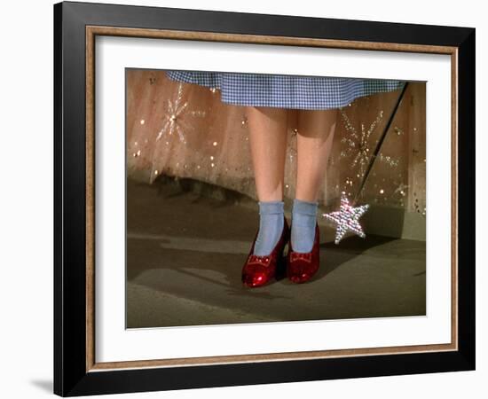 The Wizard of Oz, Judy Garland, 1939-null-Framed Premium Photographic Print