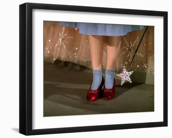 The Wizard of Oz, Judy Garland, 1939-null-Framed Premium Photographic Print