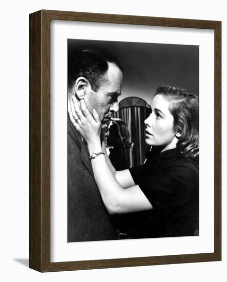 The Wrong Man, Henry Fonda, Vera Miles, 1956-null-Framed Photo