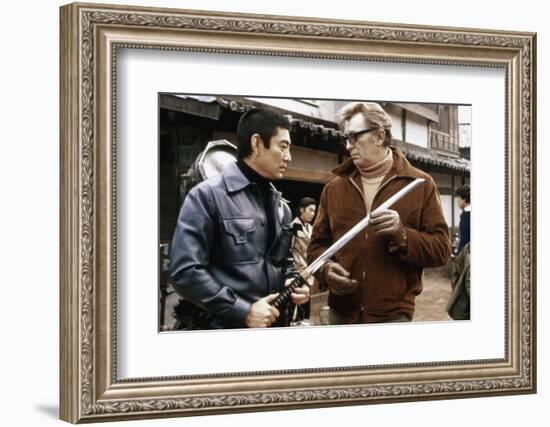 THE YAKUZA by SydneyPollack with Ken Takakura and Robert Mitchum, 1974 (photo)-null-Framed Photo