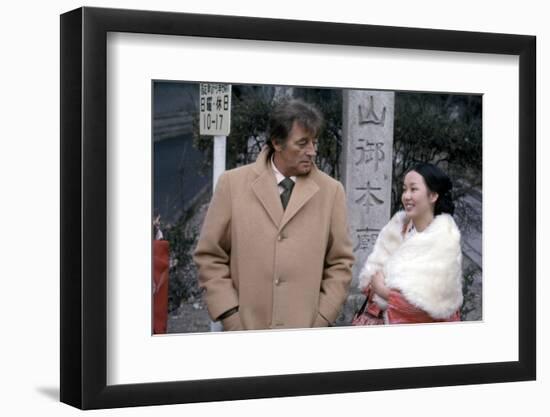 THE YAKUZA by SydneyPollack with Robert Mitchum and Kishi Keiko, 1974 (photo)-null-Framed Photo