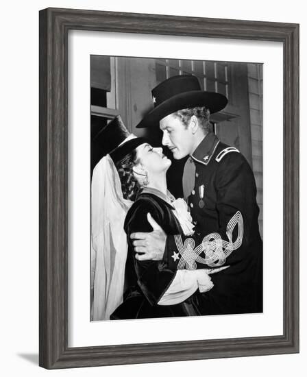 They Died With Their Boots On, Olivia De Havilland, Errol Flynn, 1941-null-Framed Photo