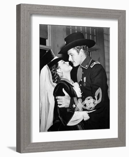 They Died With Their Boots On, Olivia De Havilland, Errol Flynn, 1941-null-Framed Photo