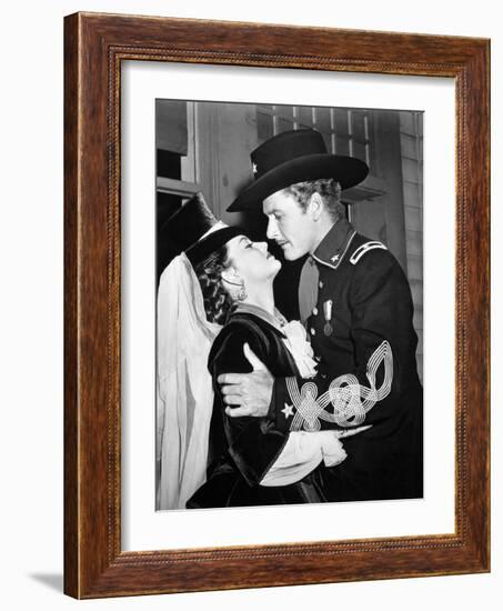 They Died With Their Boots On, Olivia De Havilland, Errol Flynn, 1941-null-Framed Photo