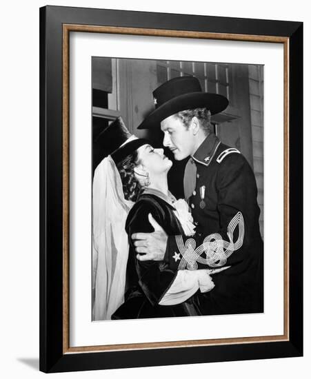 They Died With Their Boots On, Olivia De Havilland, Errol Flynn, 1941-null-Framed Photo