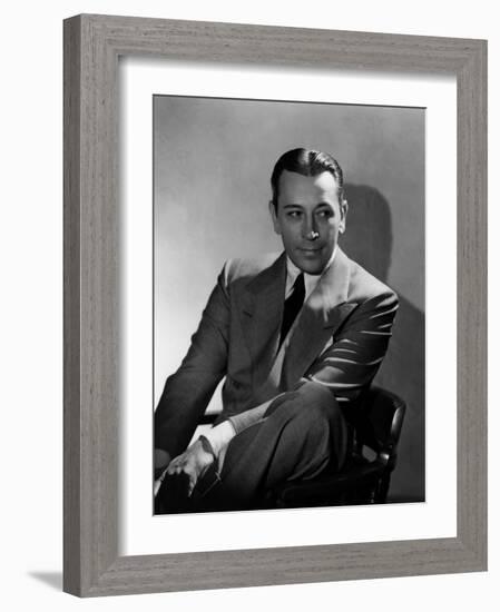 They Drive by Night, George Raft, 1940-null-Framed Photo