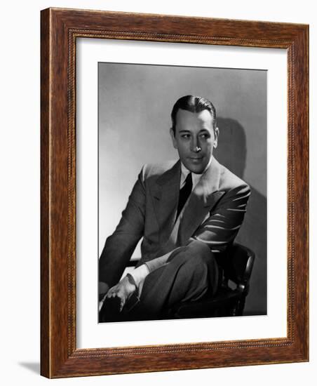 They Drive by Night, George Raft, 1940-null-Framed Photo