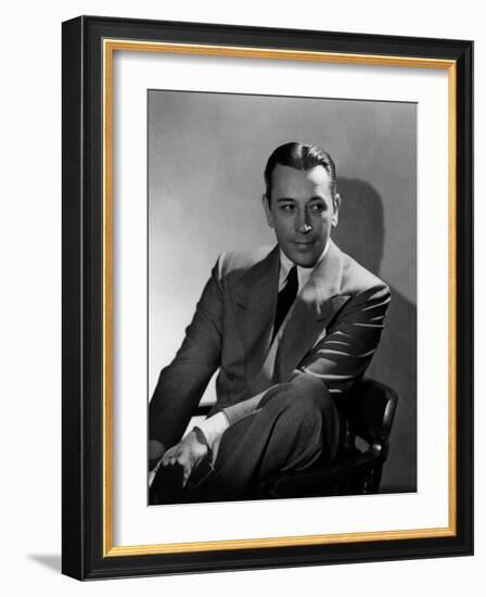 They Drive by Night, George Raft, 1940-null-Framed Photo