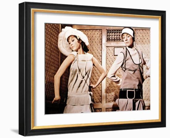 Thoroughly Modern Millie, Mary Tyler Moore, Julie Andrews, 1967-null-Framed Photo