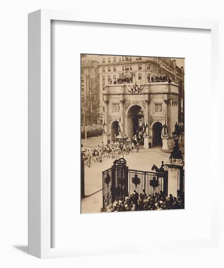 'Through the Sovereign's Gate, Marble Arch', May 12 1937-Unknown-Framed Photographic Print