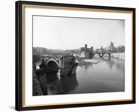 Tiber River in Rome-Bettmann-Framed Photographic Print