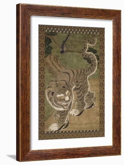 Tigre avec ses trois petits au pied d'un pin, sur lequel est perché une pie-null-Framed Giclee Print