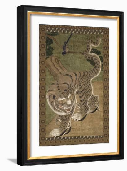 Tigre avec ses trois petits au pied d'un pin, sur lequel est perché une pie-null-Framed Giclee Print