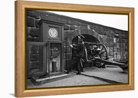 Time Gun at Edinburgh Castle 1945-George Greenwell-Framed Premier Image Canvas