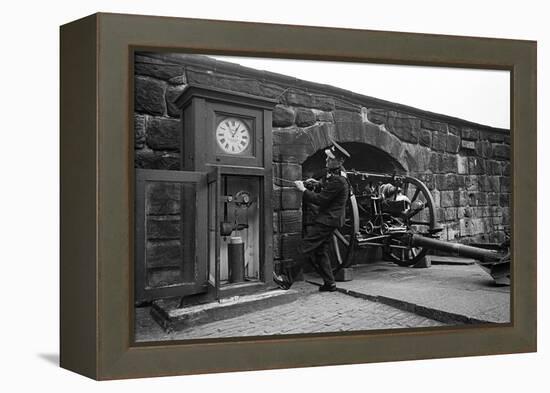 Time Gun at Edinburgh Castle 1945-George Greenwell-Framed Premier Image Canvas