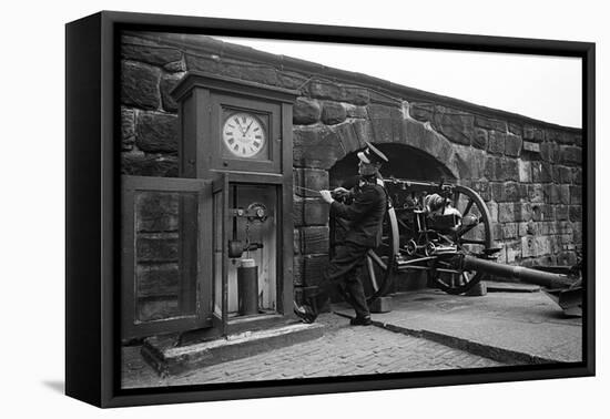 Time Gun at Edinburgh Castle 1945-George Greenwell-Framed Premier Image Canvas