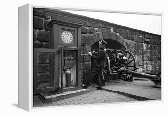 Time Gun at Edinburgh Castle 1945-George Greenwell-Framed Premier Image Canvas