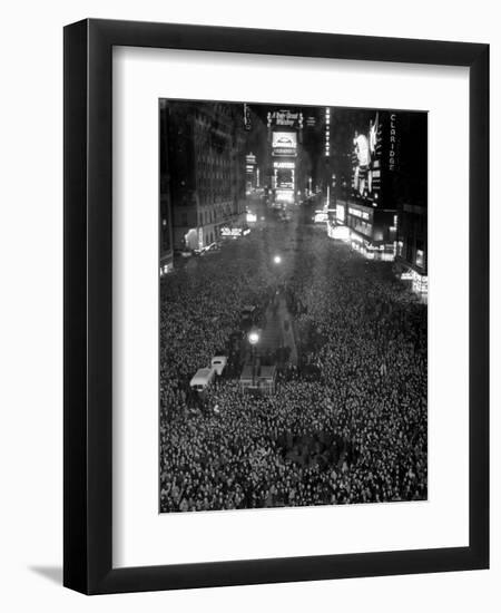 Times Square During the New Year's Eve Celebration-null-Framed Premium Photographic Print