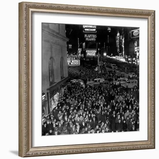 Times Square During the New Year's Eve Celebration-null-Framed Photographic Print