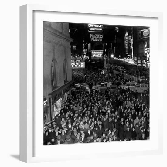 Times Square During the New Year's Eve Celebration-null-Framed Photographic Print