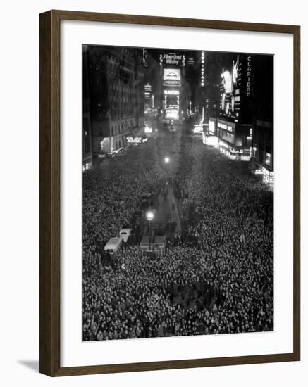 Times Square During the New Year's Eve Celebration-null-Framed Photographic Print