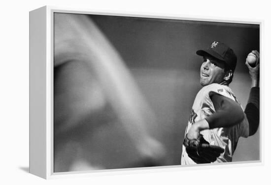 Tom Seaver (1944-)-null-Framed Premier Image Canvas