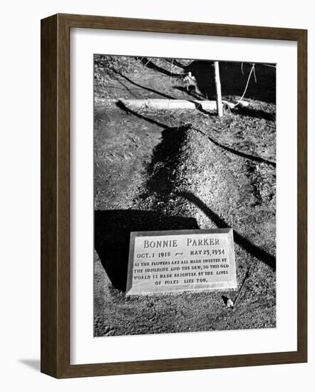 Tombstone of Bonnie Parker-Carl Mydans-Framed Photographic Print