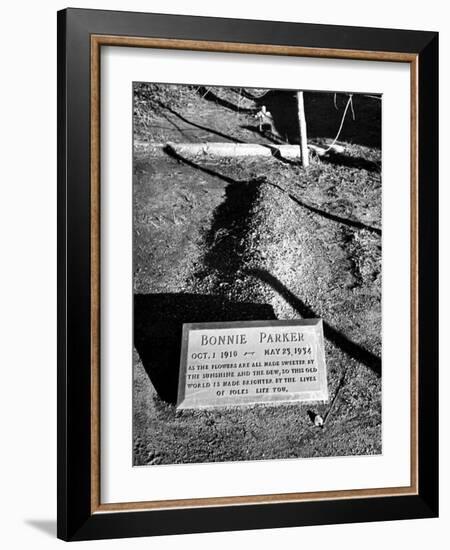 Tombstone of Bonnie Parker-Carl Mydans-Framed Photographic Print