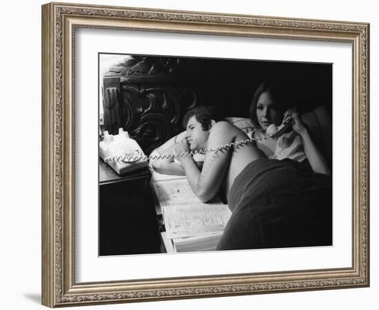 Tony Roberts and Diane Keaton PLAY IT AGA SAM, 1972 directed by Woody Allen (b/w photo)-null-Framed Photo