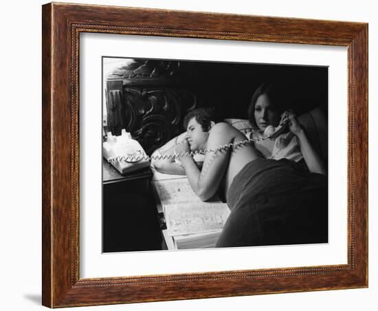 Tony Roberts and Diane Keaton PLAY IT AGA SAM, 1972 directed by Woody Allen (b/w photo)-null-Framed Photo