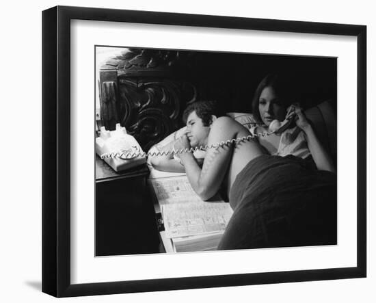 Tony Roberts and Diane Keaton PLAY IT AGA SAM, 1972 directed by Woody Allen (b/w photo)-null-Framed Photo