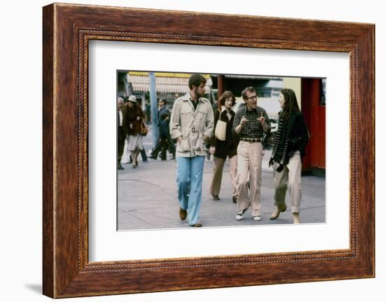 Tony Roberts, Woody Allen and Diane Keaton. ANNIE HALL, 1977 directed by Woody Allen (photo)-null-Framed Photo