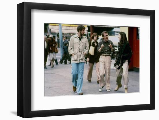 Tony Roberts, Woody Allen and Diane Keaton. ANNIE HALL, 1977 directed by Woody Allen (photo)-null-Framed Photo