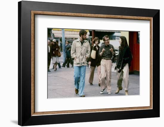 Tony Roberts, Woody Allen and Diane Keaton. ANNIE HALL, 1977 directed by Woody Allen (photo)-null-Framed Photo