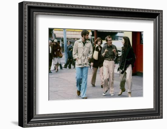 Tony Roberts, Woody Allen and Diane Keaton. ANNIE HALL, 1977 directed by Woody Allen (photo)-null-Framed Photo